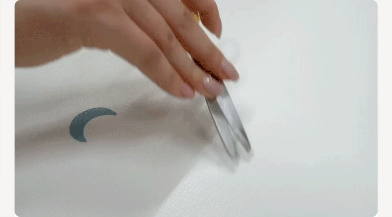 汚れを拭き取るプレイマット