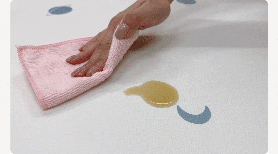 ピンク柄の汚れ拭き取り