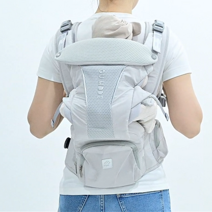 ブラックのヒップシート付き抱っこひも着用イメージ