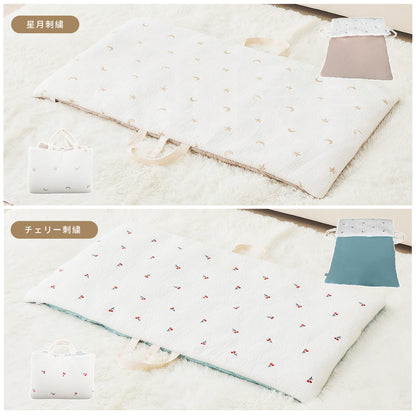 お昼寝マット 持ち運び 赤ちゃん 敷布団 洗える 刺繍 マット 育園 入園 三つ折り 折りたたみ お出かけ プレゼント イブル イブルマット 綿100% 120×70cm 収納袋付き 新生児 出産準備